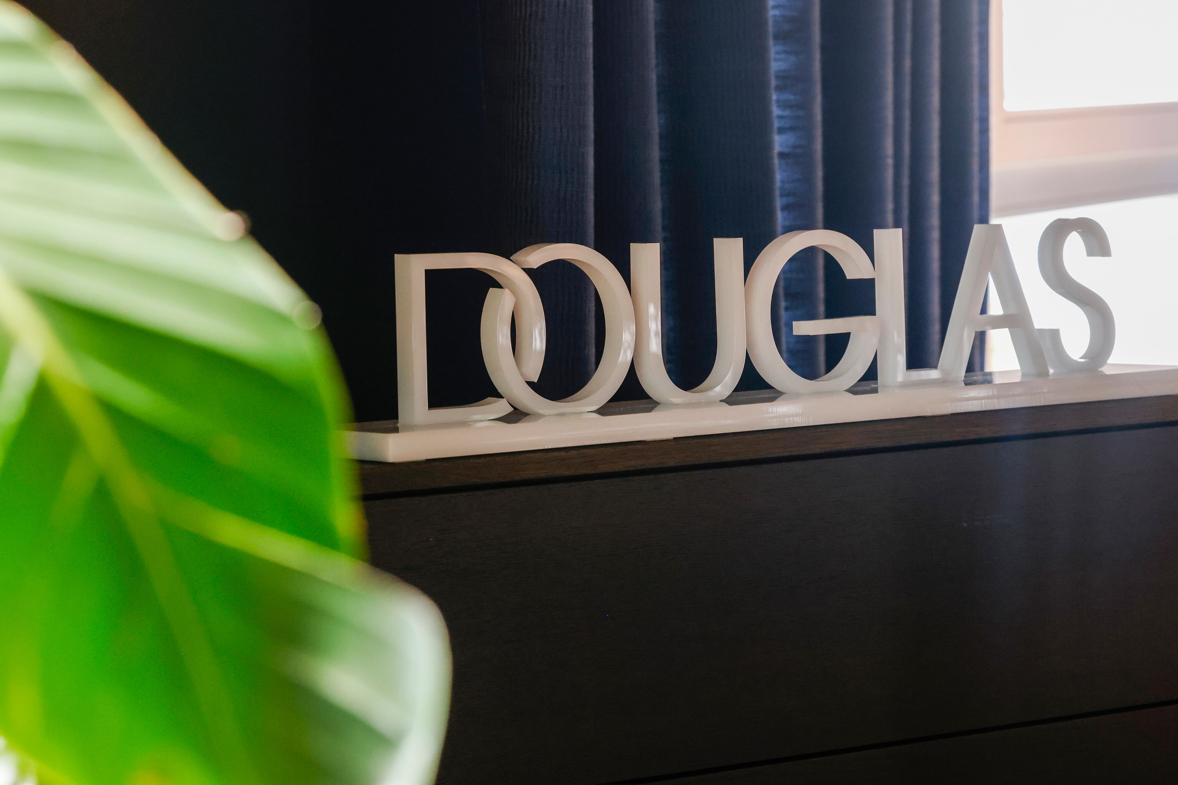 douglas münchen innovation flagship store